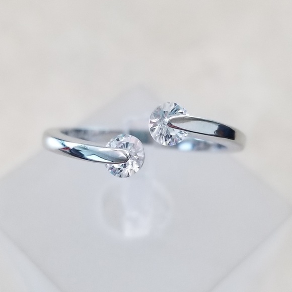 Delicate 18k ring